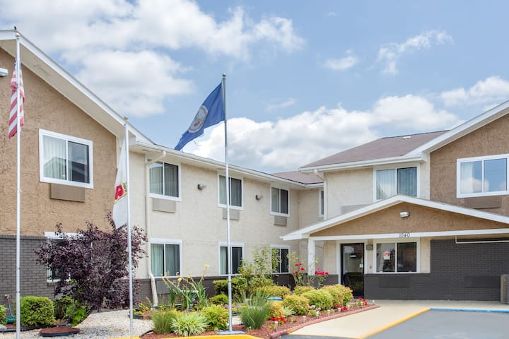 Super 8 by Wyndham South Boston VA