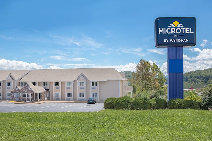 Microtel Inn & Suites by Wyndham Franklin