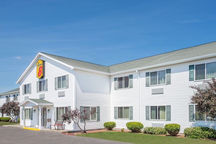 Super 8 by Wyndham Canandaigua