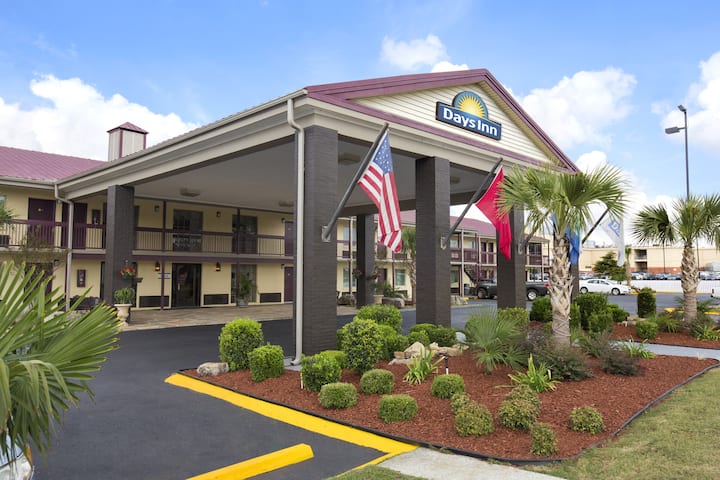 Days Inn by Wyndham West Memphis