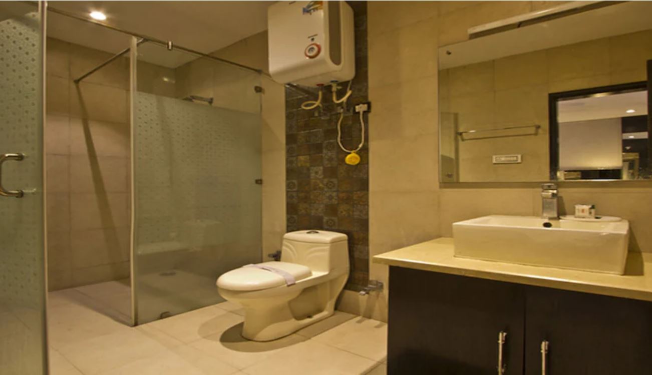 Hotel Lavish Inn Black Magic