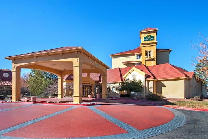 La Quinta Inn & Suites by Wyndham Albuquerque West