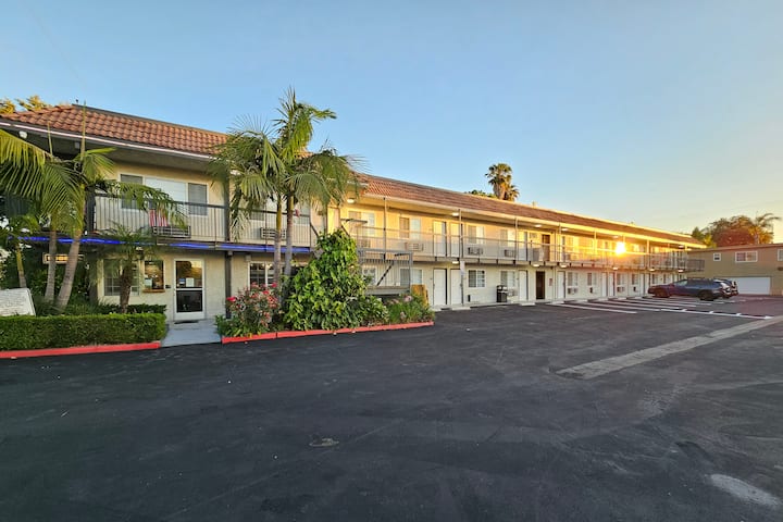 Travelodge by Wyndham Fullerton Near Anaheim