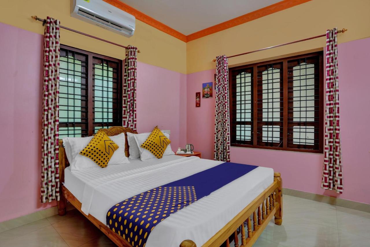 SPOT ON 93328 Dreams Villas