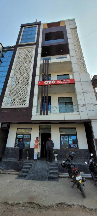 OYO Flagship 806387 Hotel Shivam International