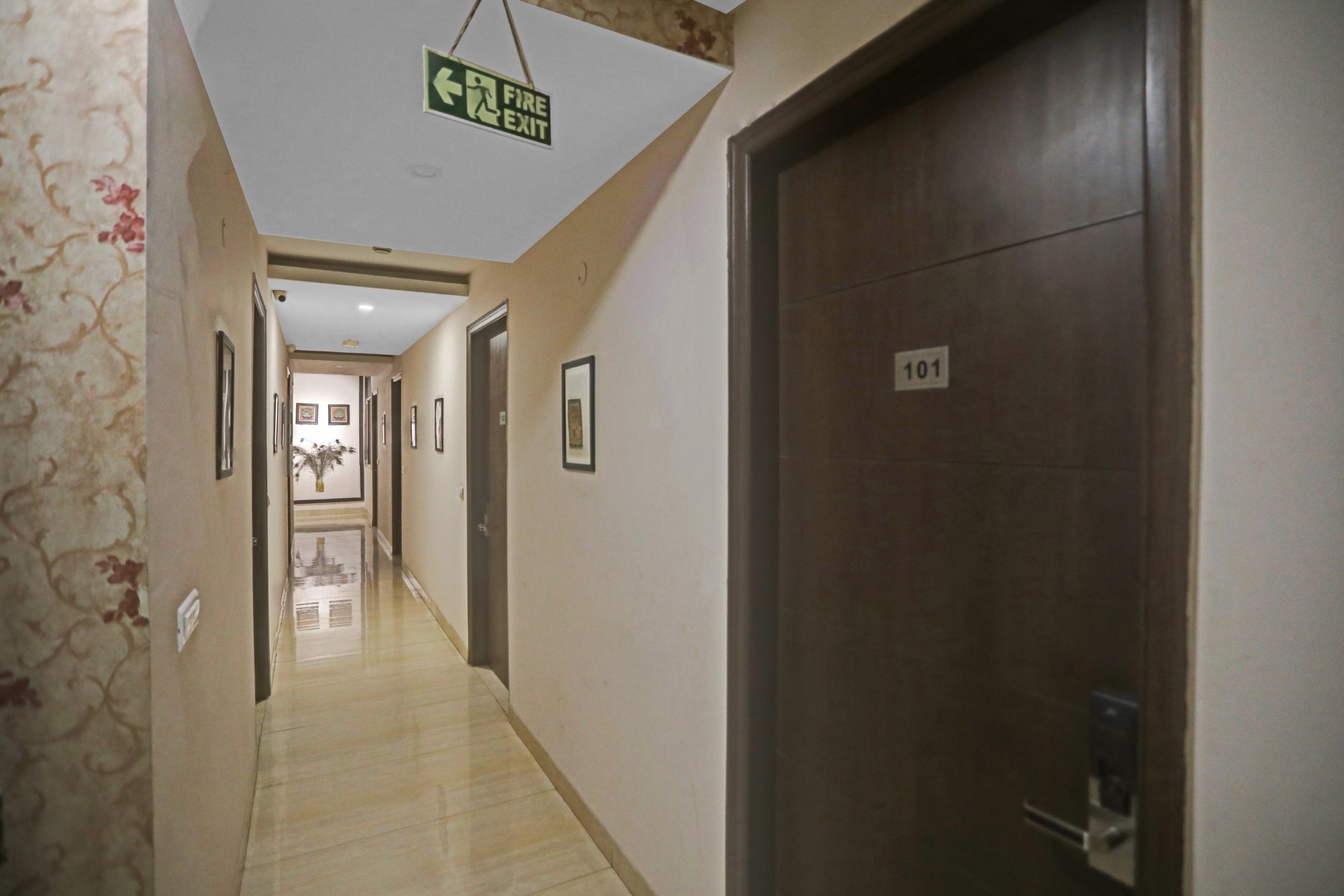 Townhouse 715 Nirvana Suites By Q Hotels