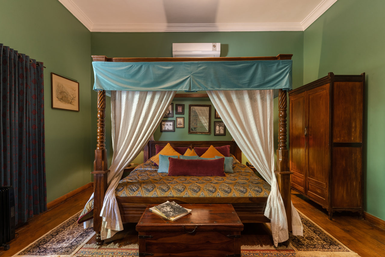 LohonoStays Srinivas - The Royal Residence