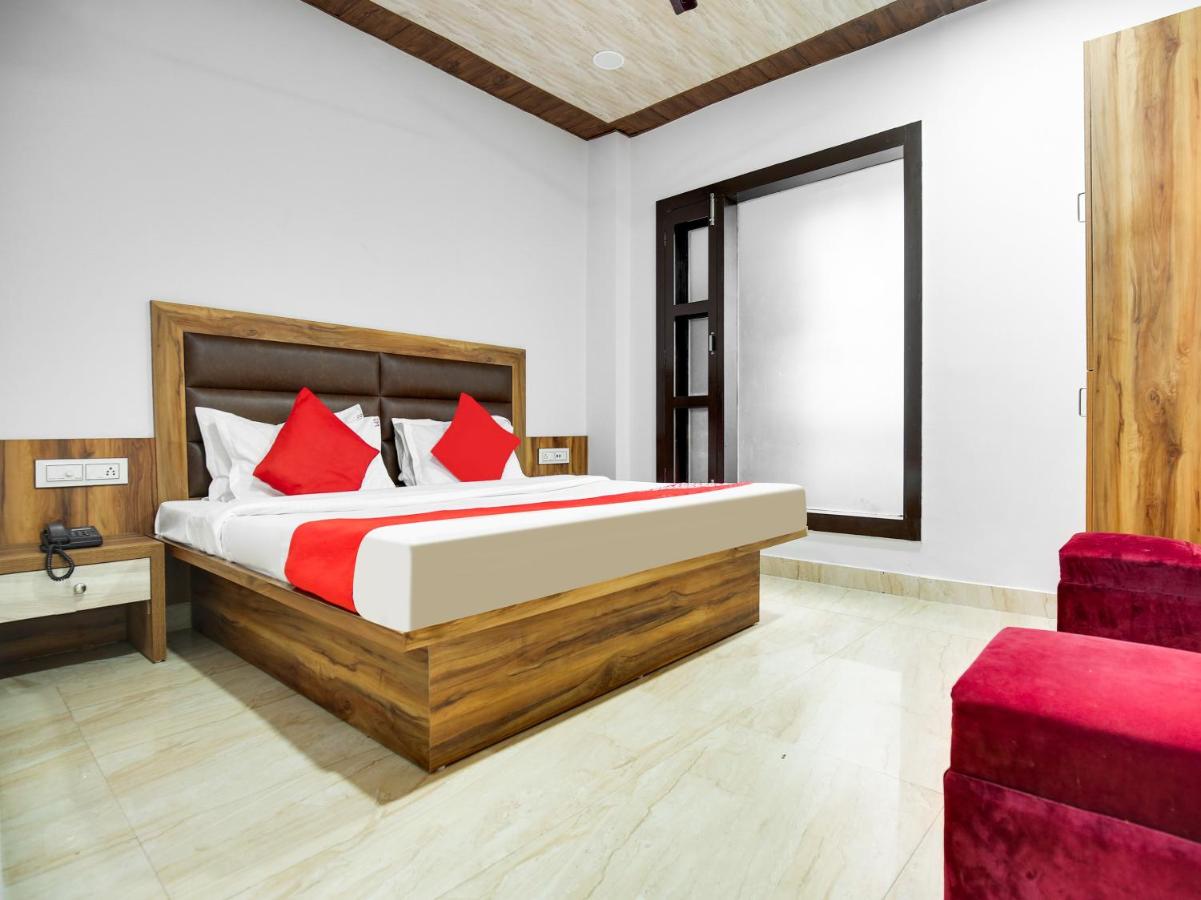 OYO Flagship 807065 Hotel Crown