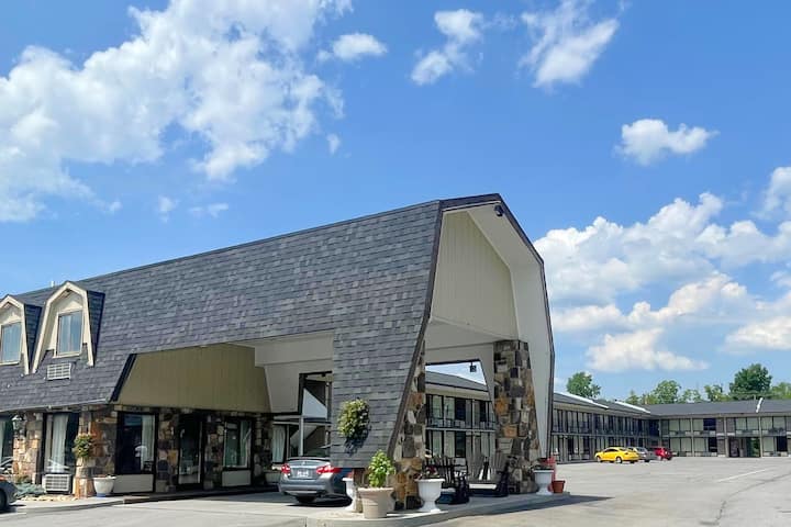 Travelodge by Wyndham Pigeon Forge Dollywood Lane