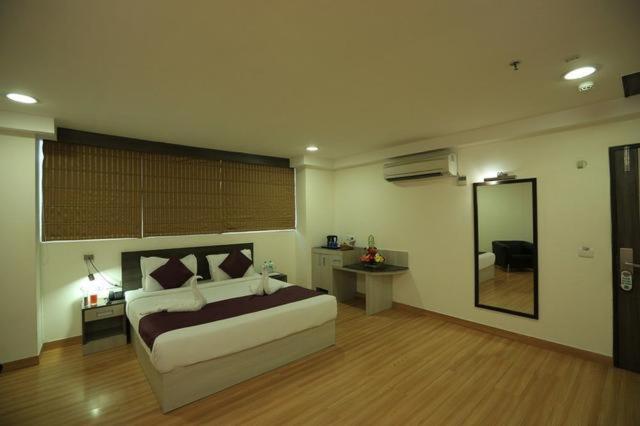 Hyphen Hotel, Noida