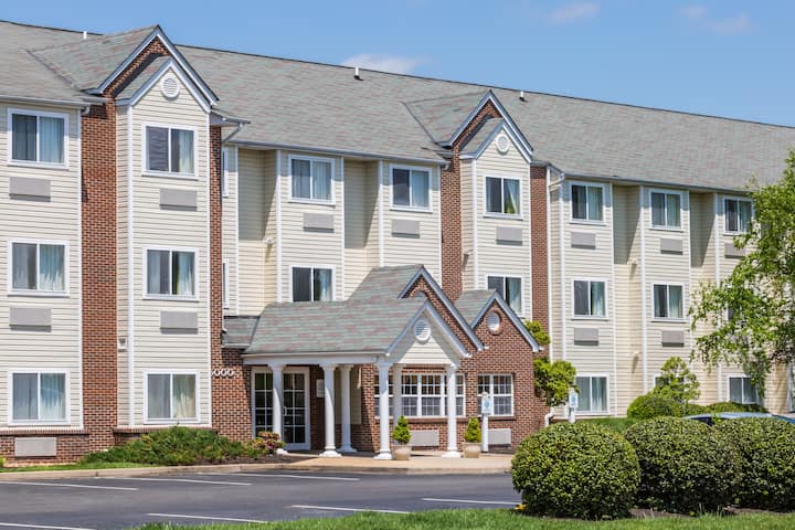 Microtel Inn & Suites by Wyndham Richmond Airport