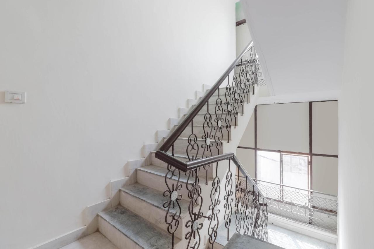 Collection O 79212 Dwarka Royal Inn