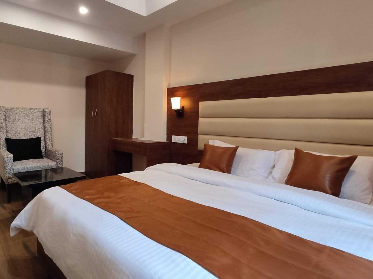 Collection O 93156 Clubhouse