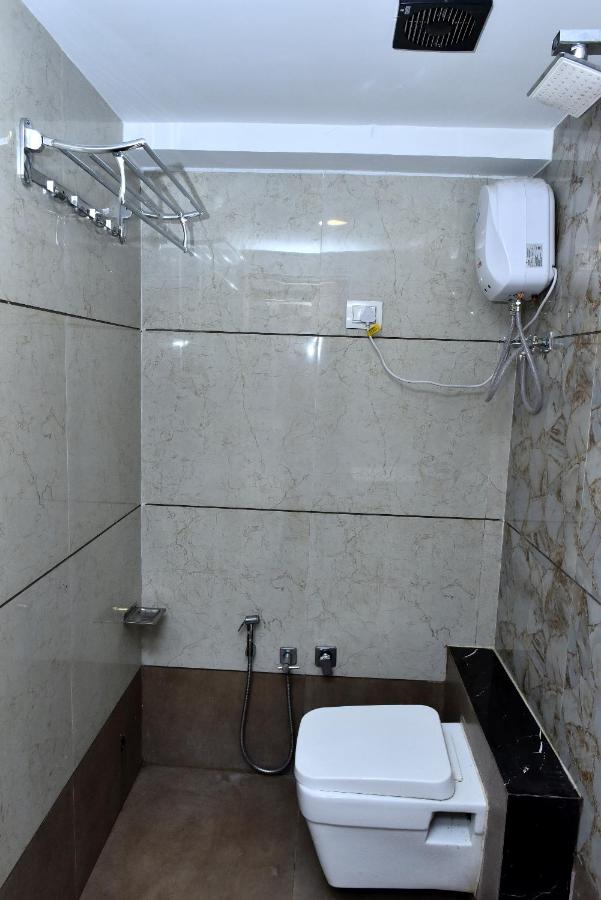 Hotel Royal King by Sky Stays