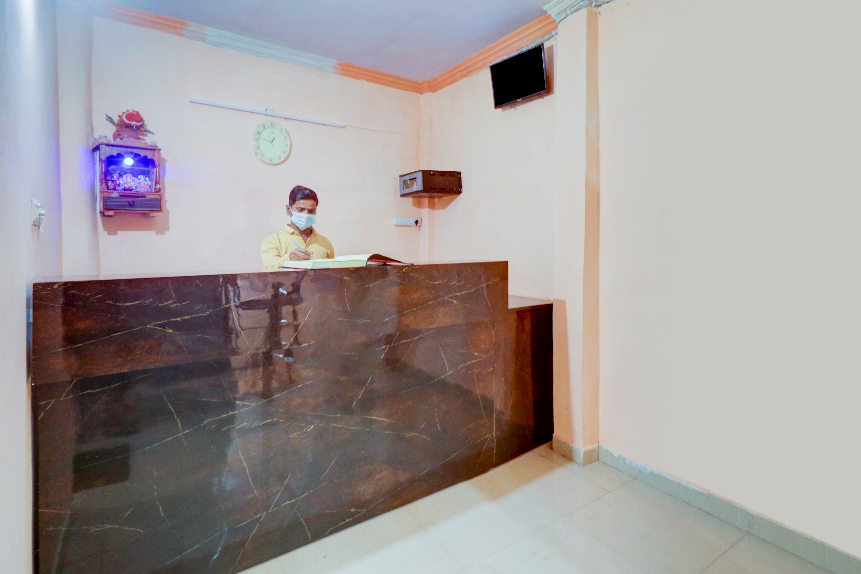 OYO 84006 Hotel Shiv Kripa