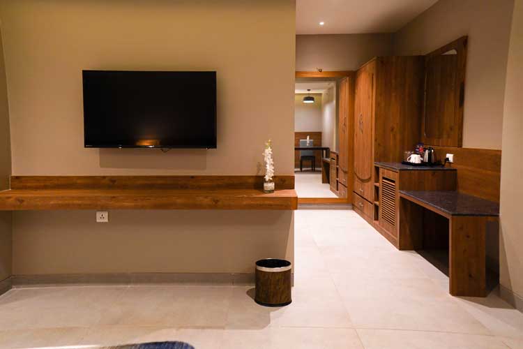 Cosmique Clarks Inn Suites