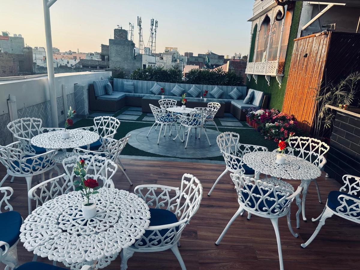 Stamps Golden Lagoon by Eight Continents