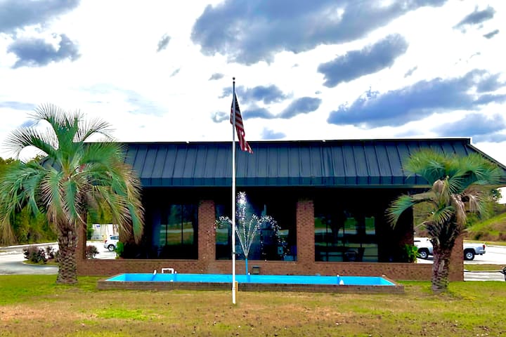 Days Inn by Wyndham - St. George, SC