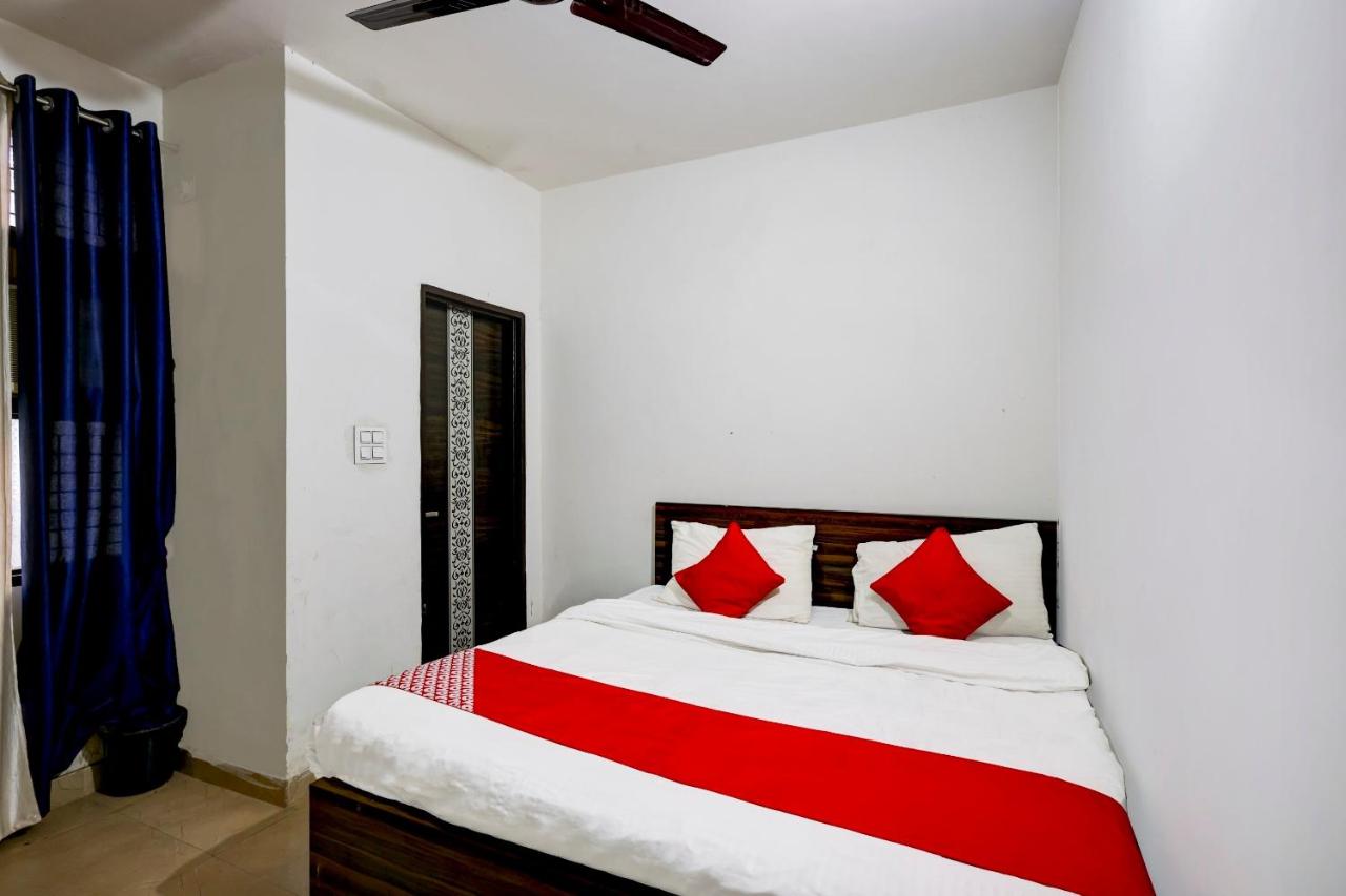 OYO Flagship 806085 Hotel Relax Inn