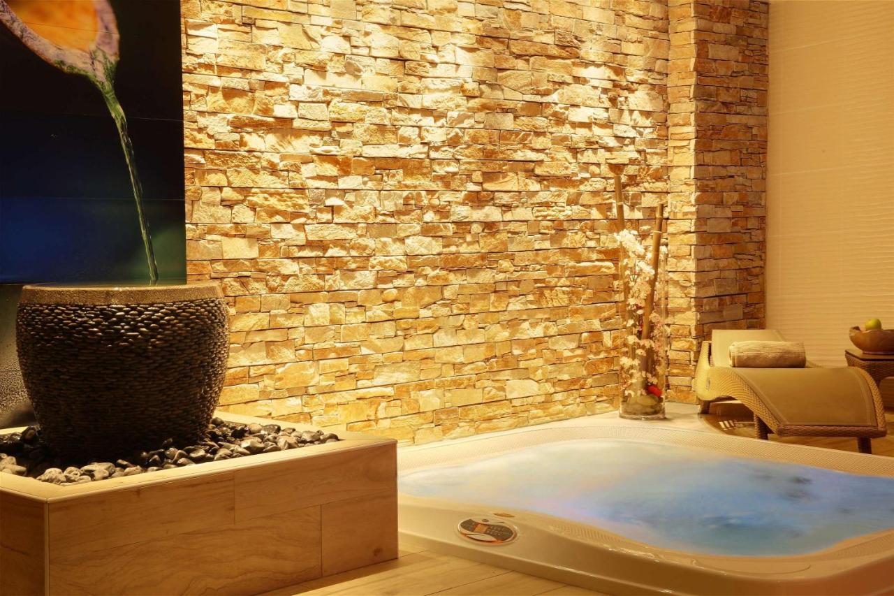 Best Western Premier Le Patio des Artistes Wellness Jacuzzi