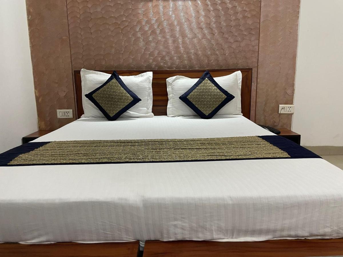 OYO 92960 Omehar Stay