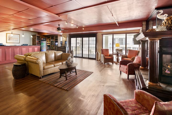 Howard Johnson Plaza by Wyndham Ocean City Oceanfront