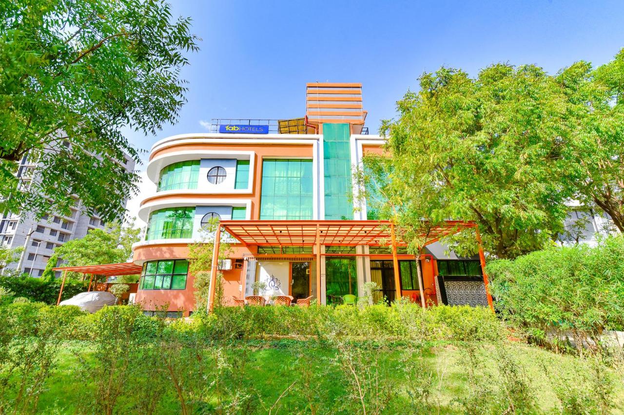 FabHotel Siddharth Corporate