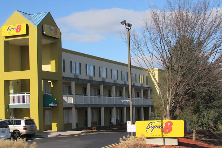 Super 8 by Wyndham New Cumberland