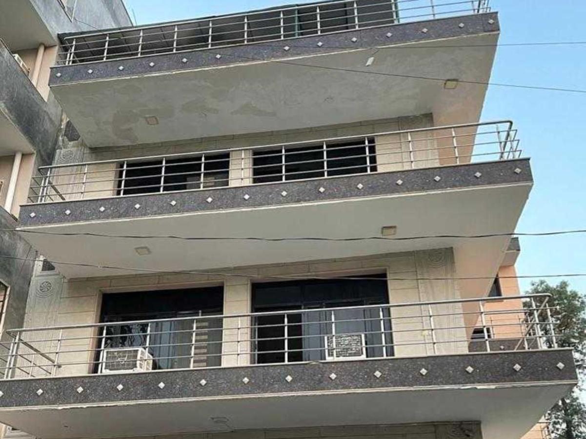 OYO 88452 White House Tower