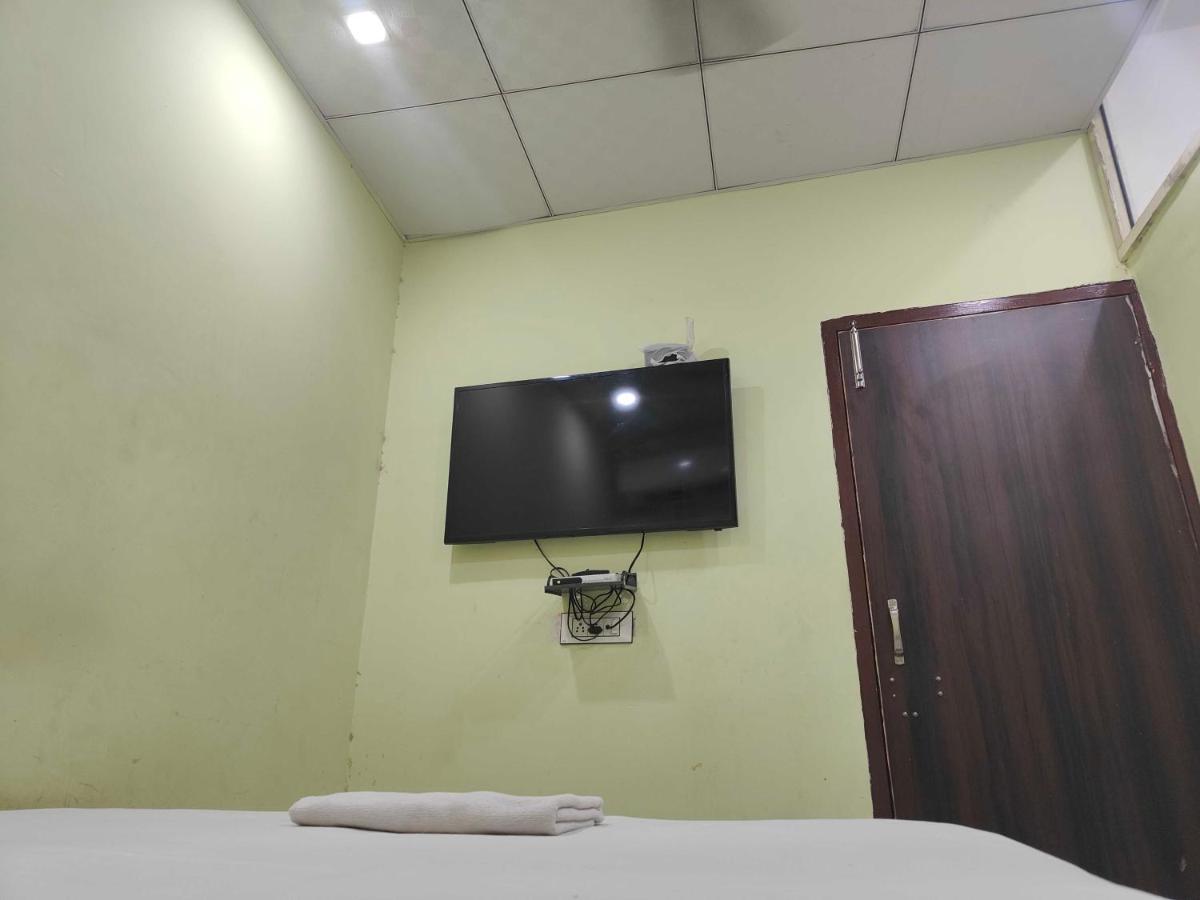 OYO 88672 Hotel Divyanka Inn