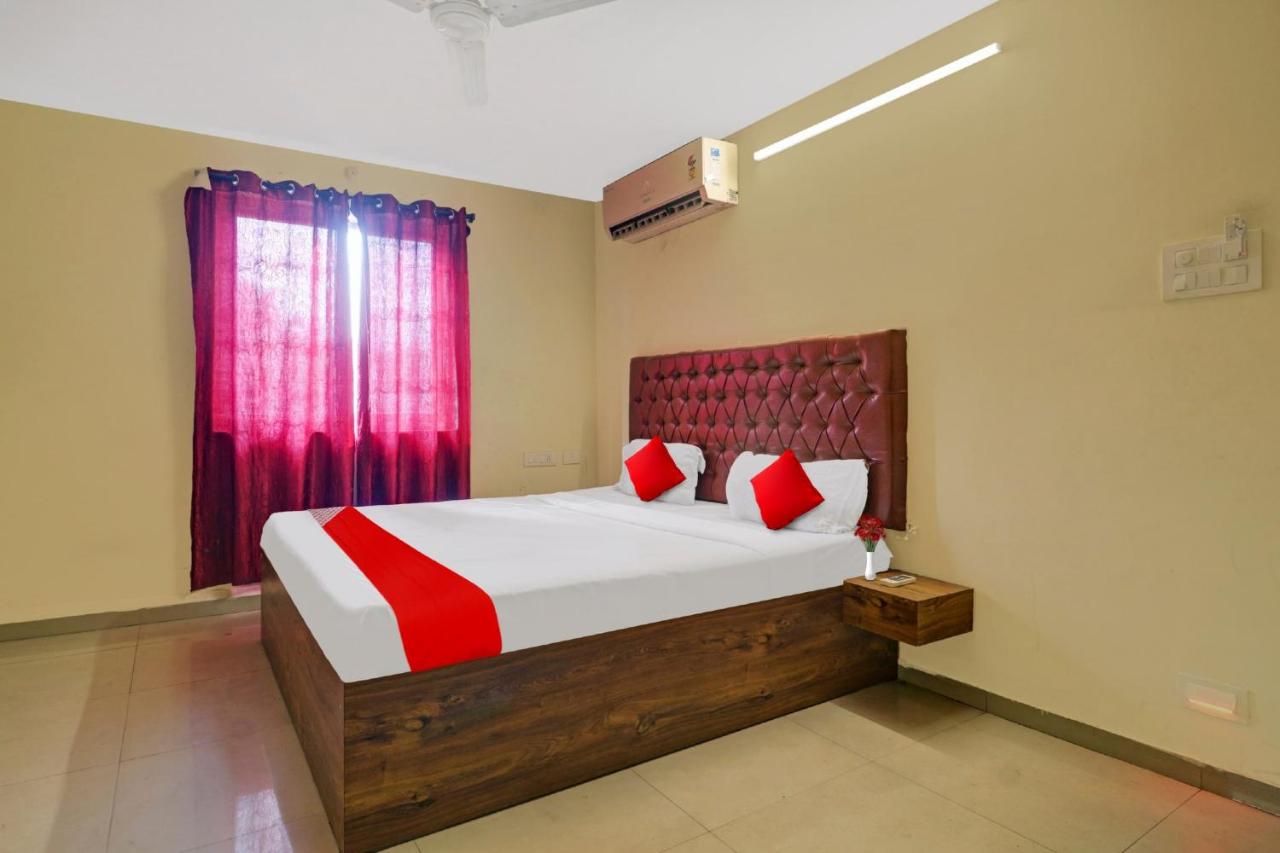 OYO Flagship 80603 New Shiridi Crystal