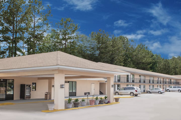 Days Inn by Wyndham Newton MS/I-20