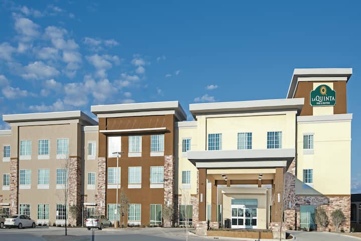 La Quinta Inn & Suites by Wyndham Fort Worth West - I-30