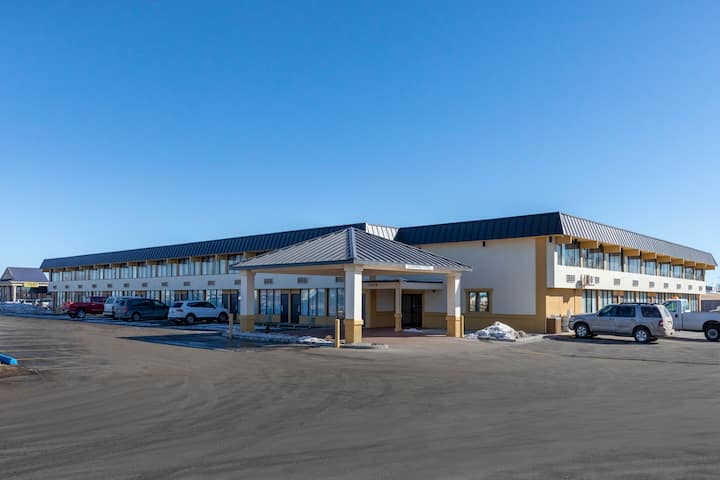 Howard Johnson by Wyndham Gillette