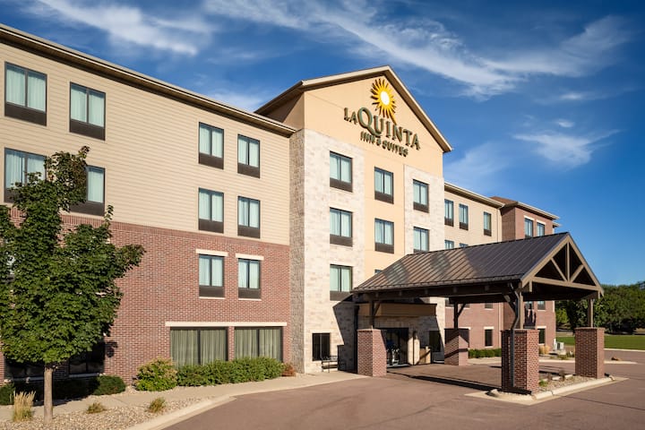 La Quinta Inn & Suites by Wyndham Sioux Falls