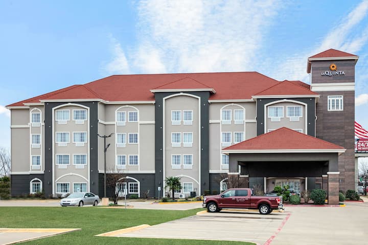 La Quinta Inn & Suites by Wyndham Paris