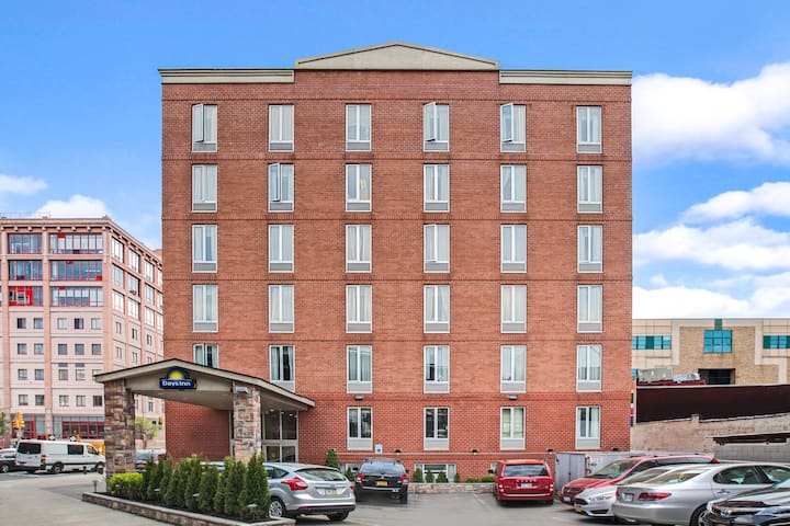 Days Inn by Wyndham Long Island City