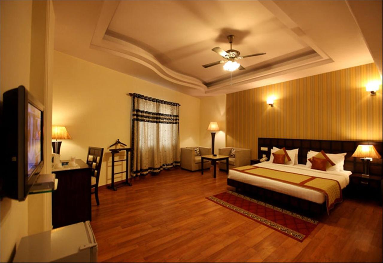 Hotel The Class , Delhi Airport 