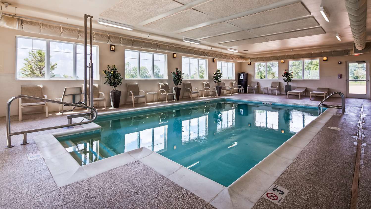 Green Mill Village Hotel  Suites, BW Signature Collection