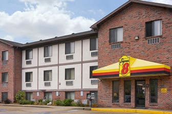 Super 8 by Wyndham Omaha/West Dodge