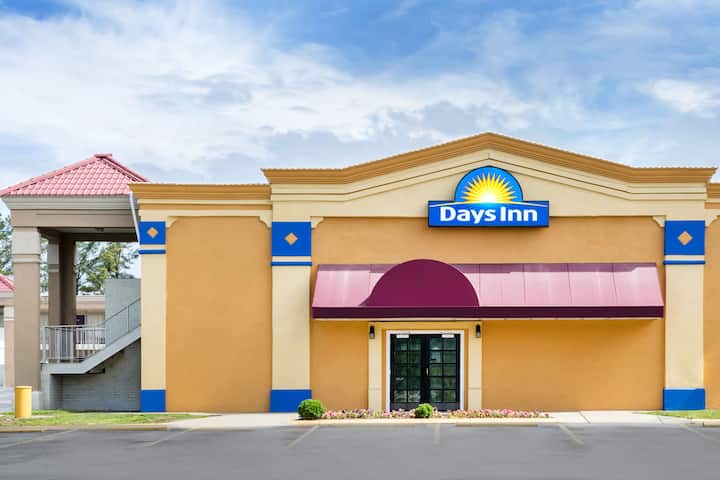 Days Inn by Wyndham Greensboro Airport