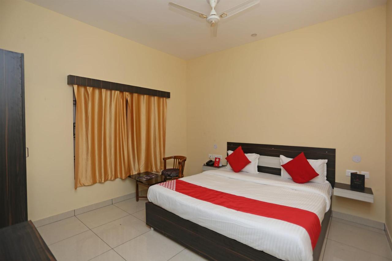 Flagship 27030 Hotel Blue Bell