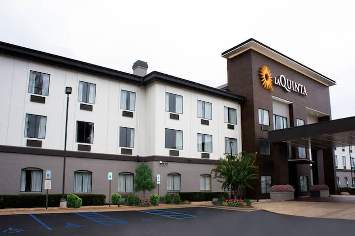 La Quinta Inn & Suites by Wyndham Meridian