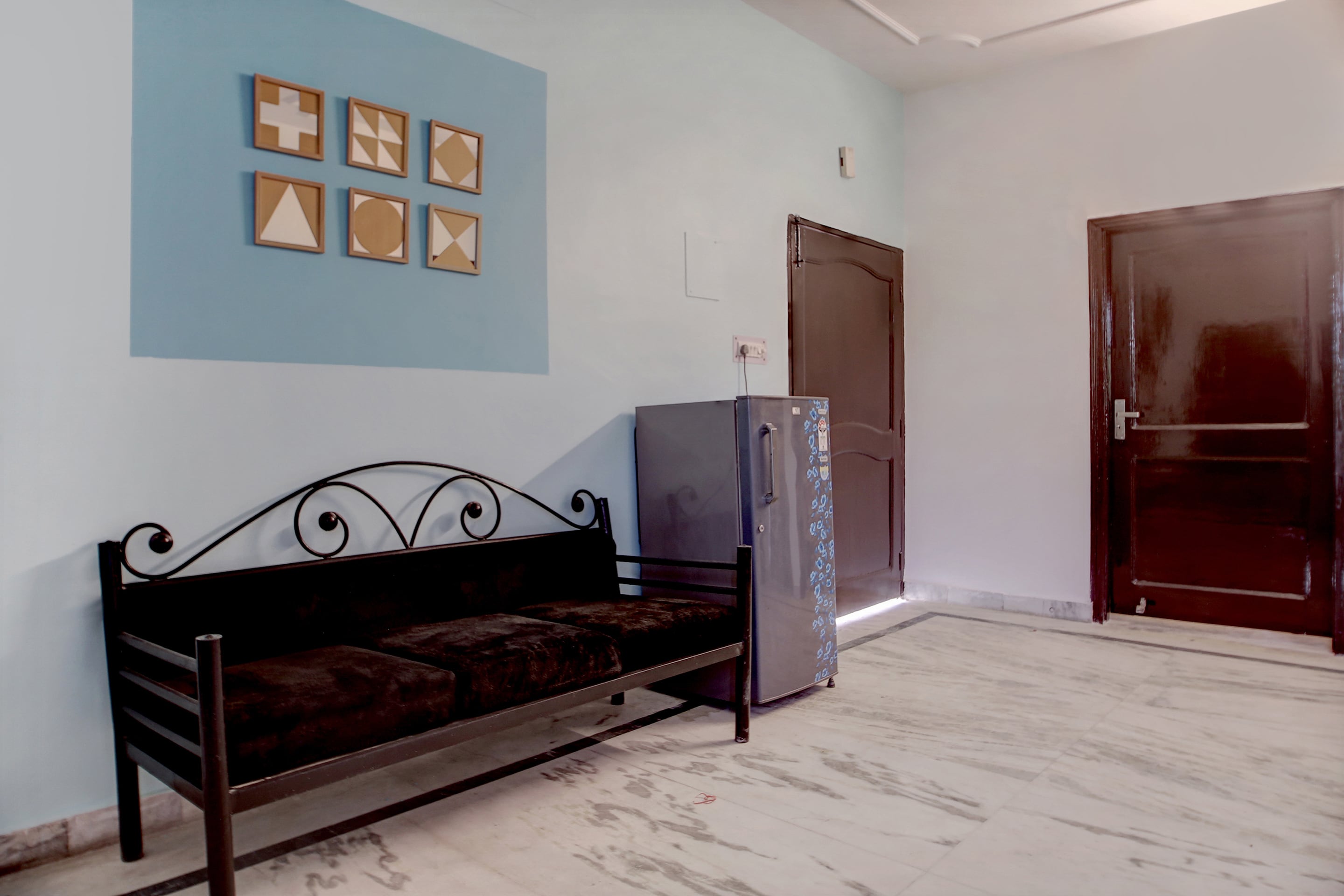 OYO Home 78203 Spacious Studio Sector 21-a Faridabad