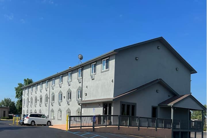 Super 8 by Wyndham Columbus/Edinburgh