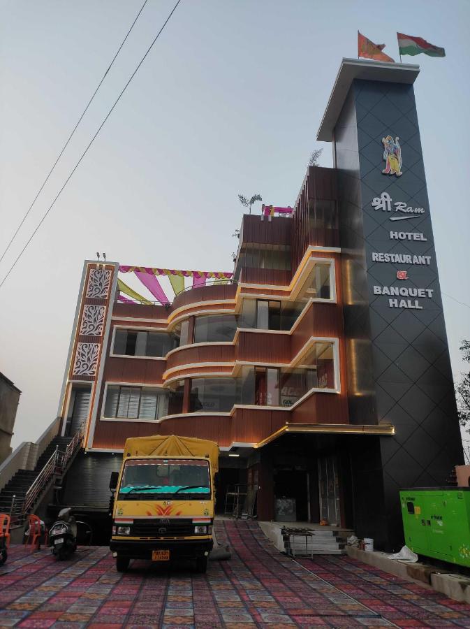 SPOT ON 80848A Shree Ram Hotel