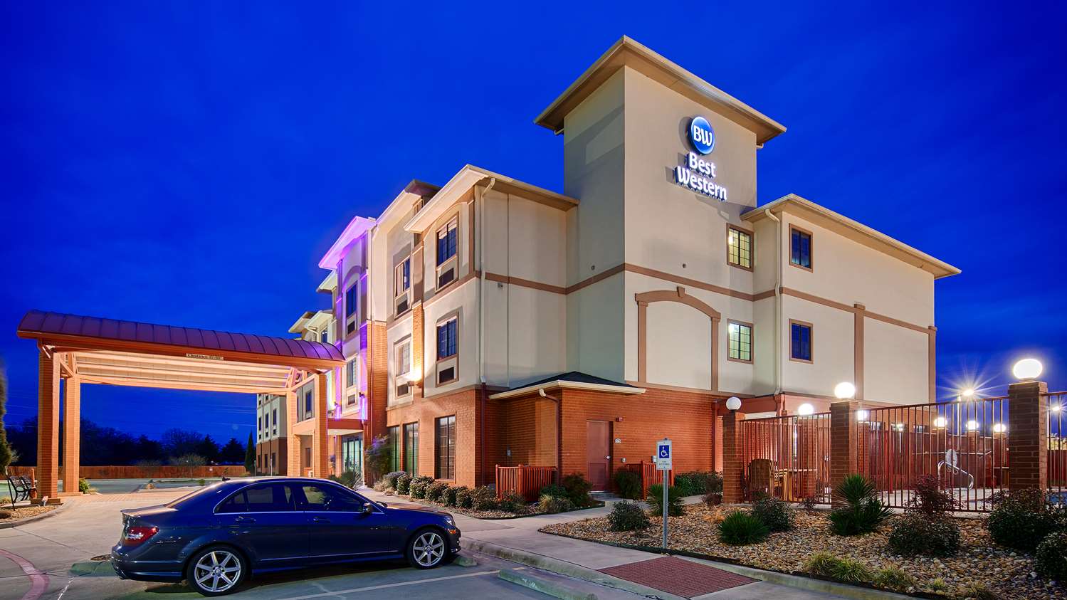 Best Western Giddings Inn  Suites