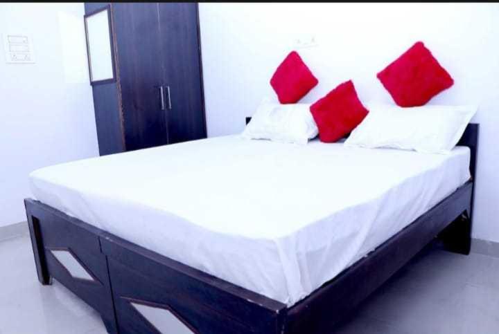 SPOT ON 70034 Royal Inn Hotel