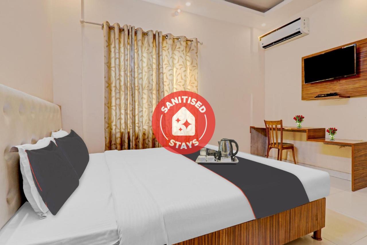 Collection O 92976 Hotel Paradise