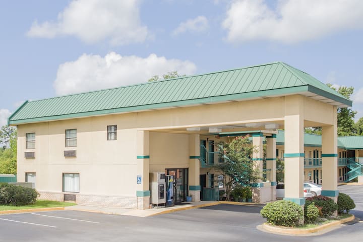 Super 8 by Wyndham Columbia